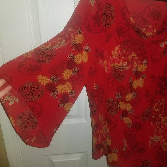 Studio C 22/24 Red Asymmetric Top - Picture 4 of 8